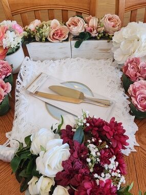 Gold Cake Server and Knife Set - Home Party Supplies